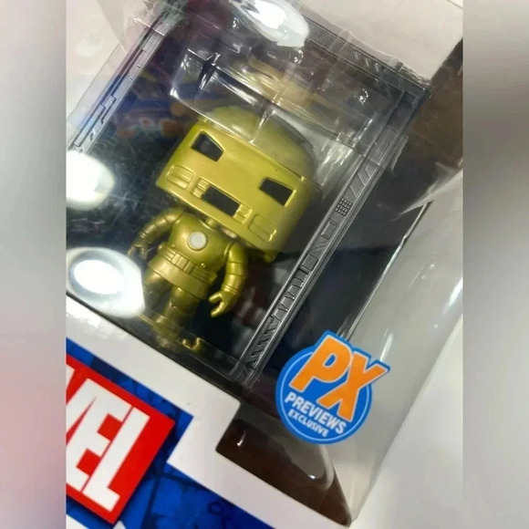 Marvel - Iron Man Hall of Armor Model 1 Golden Armor -  Large Bobble Head Funko - Picture 5 of 13